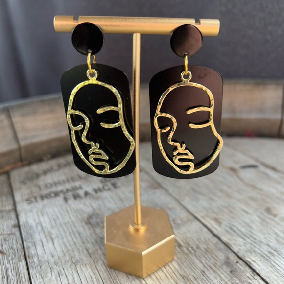 ✨NWT Gold Abstract Face Large Statement Dangle Earrings✨ - Picture 4 of 4